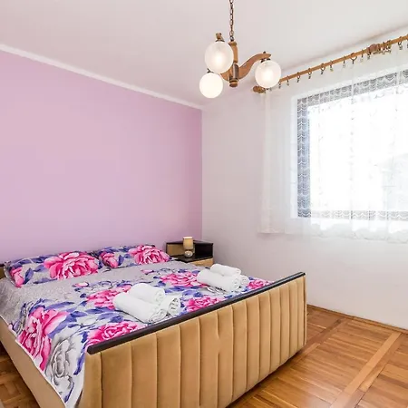Awesome Apartment In Rijeka With 3 Bedrooms And Wifi Lägenhet *