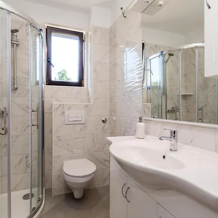 Lägenhet Awesome Apartment In Rijeka With 3 Bedrooms And Wifi